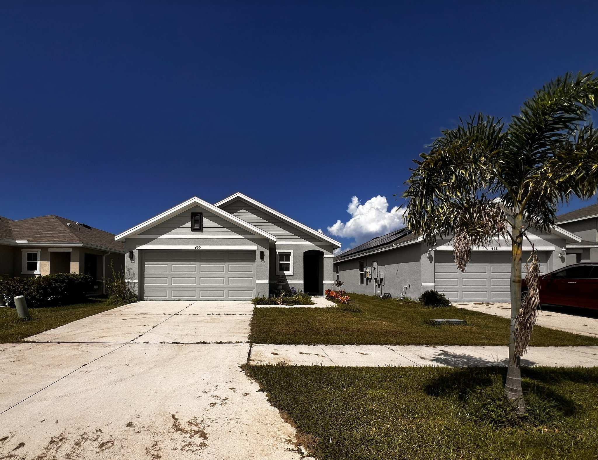 Ruskin House: 450 Sunlit Coral St