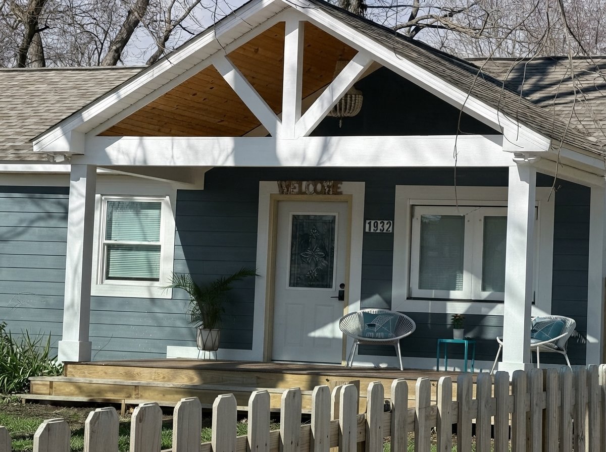 Indianapolis House: 1932 W 64th St