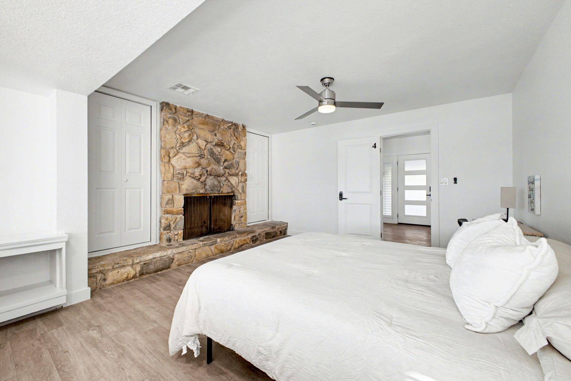 Mesa Single Room: 217 N Fraser Drive