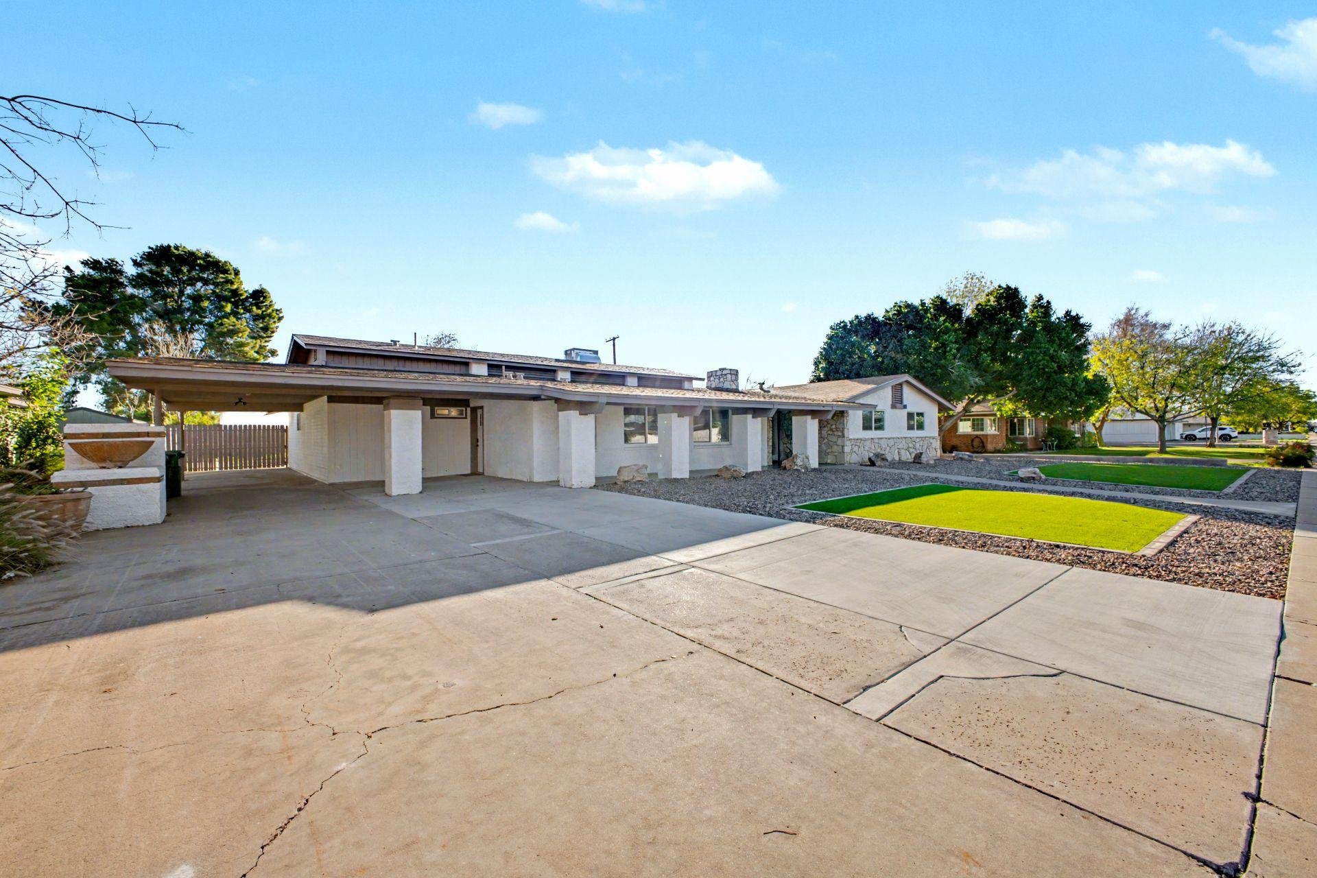 Mesa Single Room: 217 N Fraser Drive