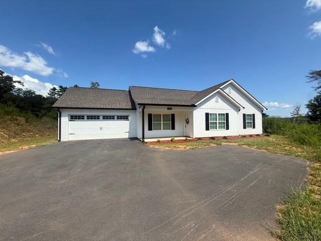 Dawsonville House: 1310 Castleberry Bridge Road