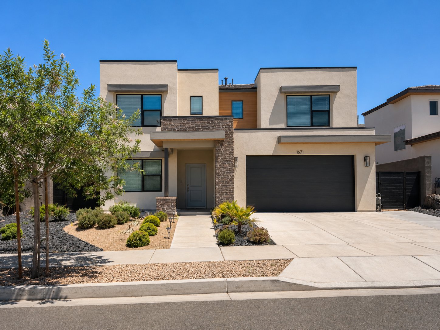 WASHINGTON House: 1671 S CEDAR MESA DR