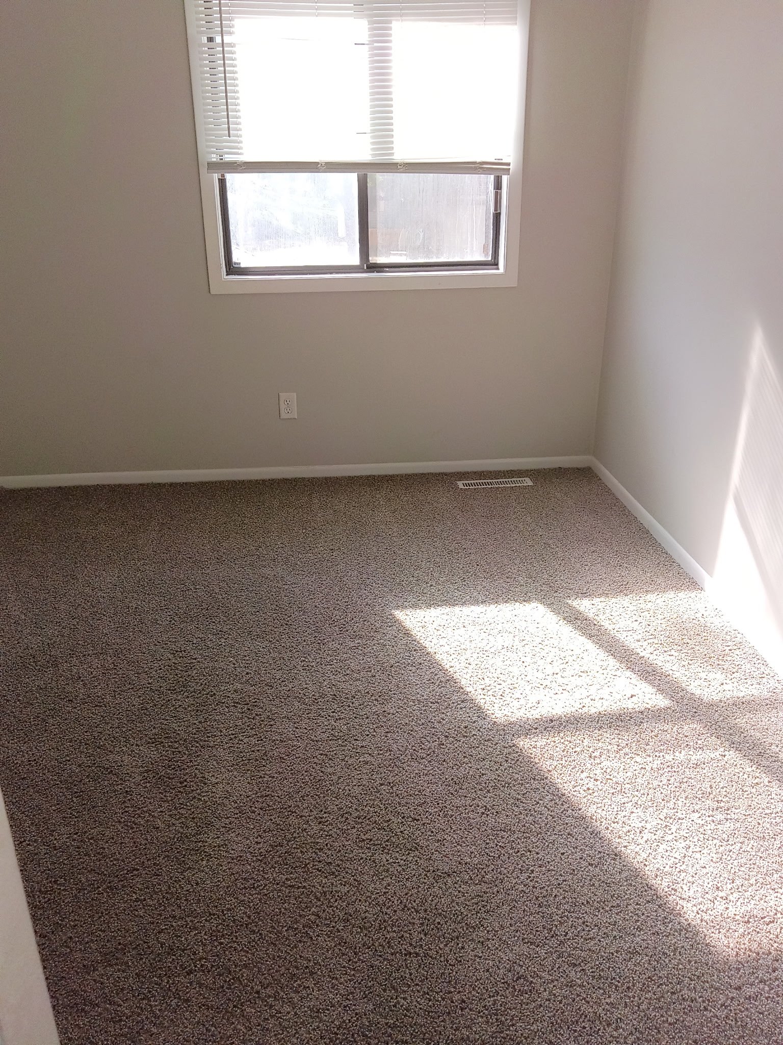 St. Paul Townhome: 170 Bridlewood Drive