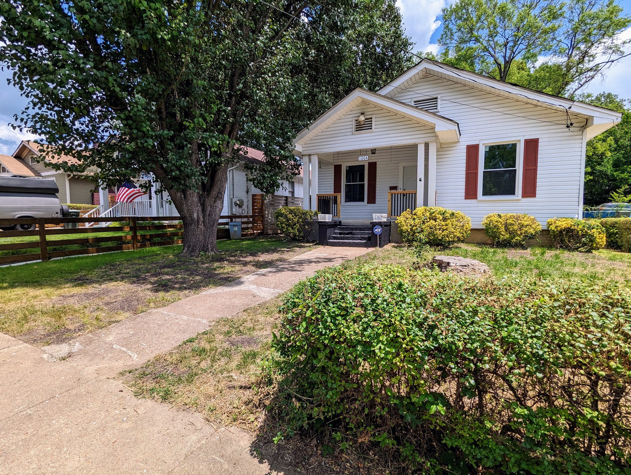 Chattanooga House: 1004 S Beech St