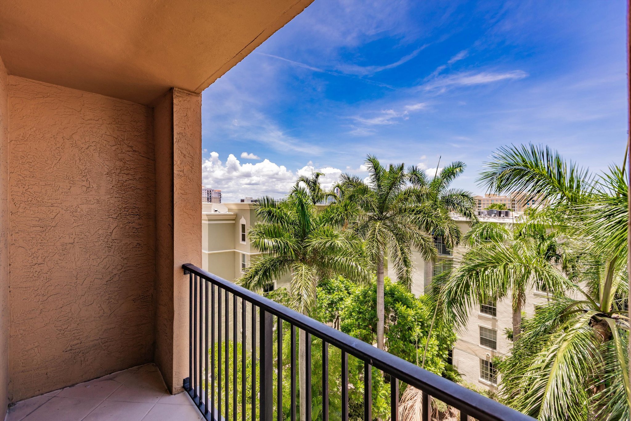 West Palm Beach Condo: 651 Okeechobee Blvd