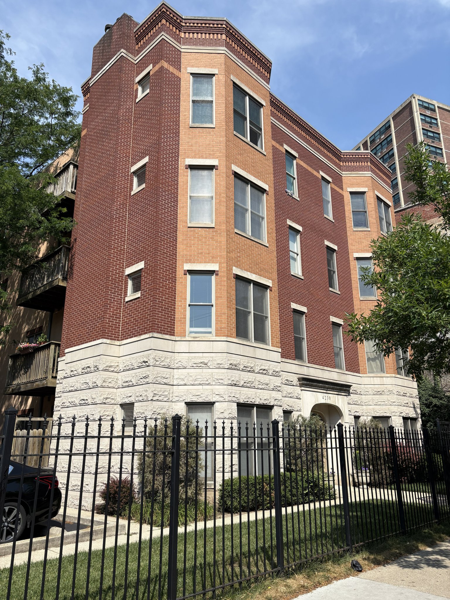 Chicago Condo: 4230 N Broadway St