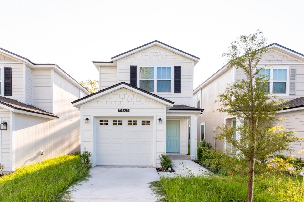 Jacksonville House: 1303 Pangola Dr