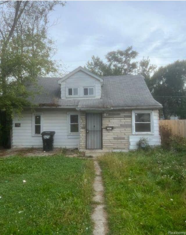 Detroit House: 15871 Fairmount Drive