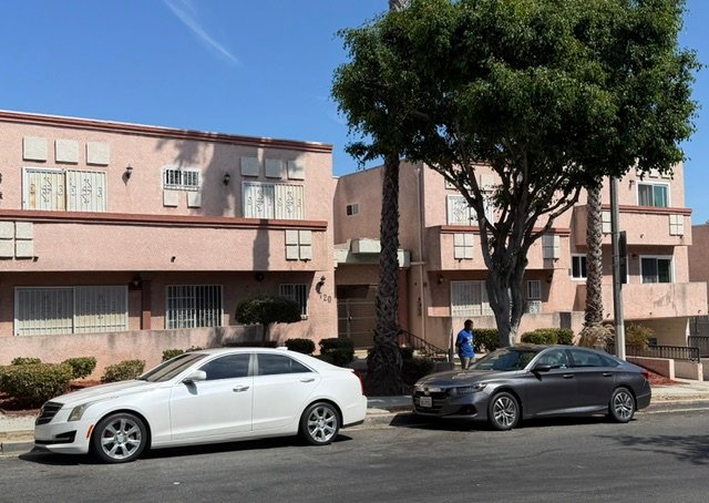 Inglewood Condo: 720 Eucalyptus Ave