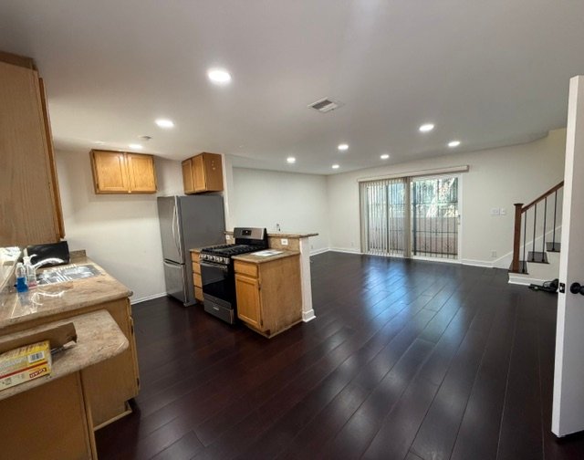 Inglewood Condo: 720 Eucalyptus Ave
