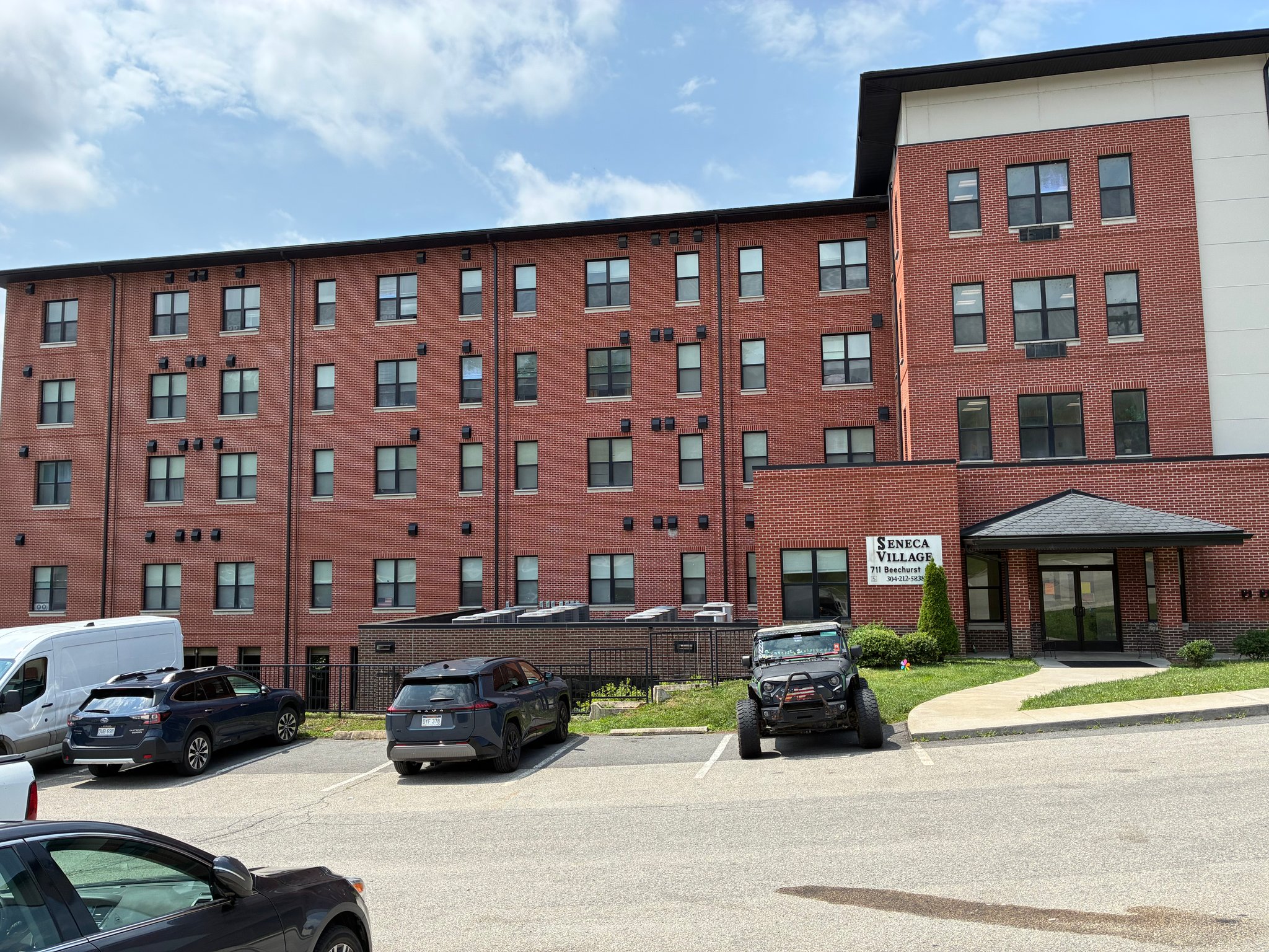 Morgantown Apartment: 711 Beechurst Ave