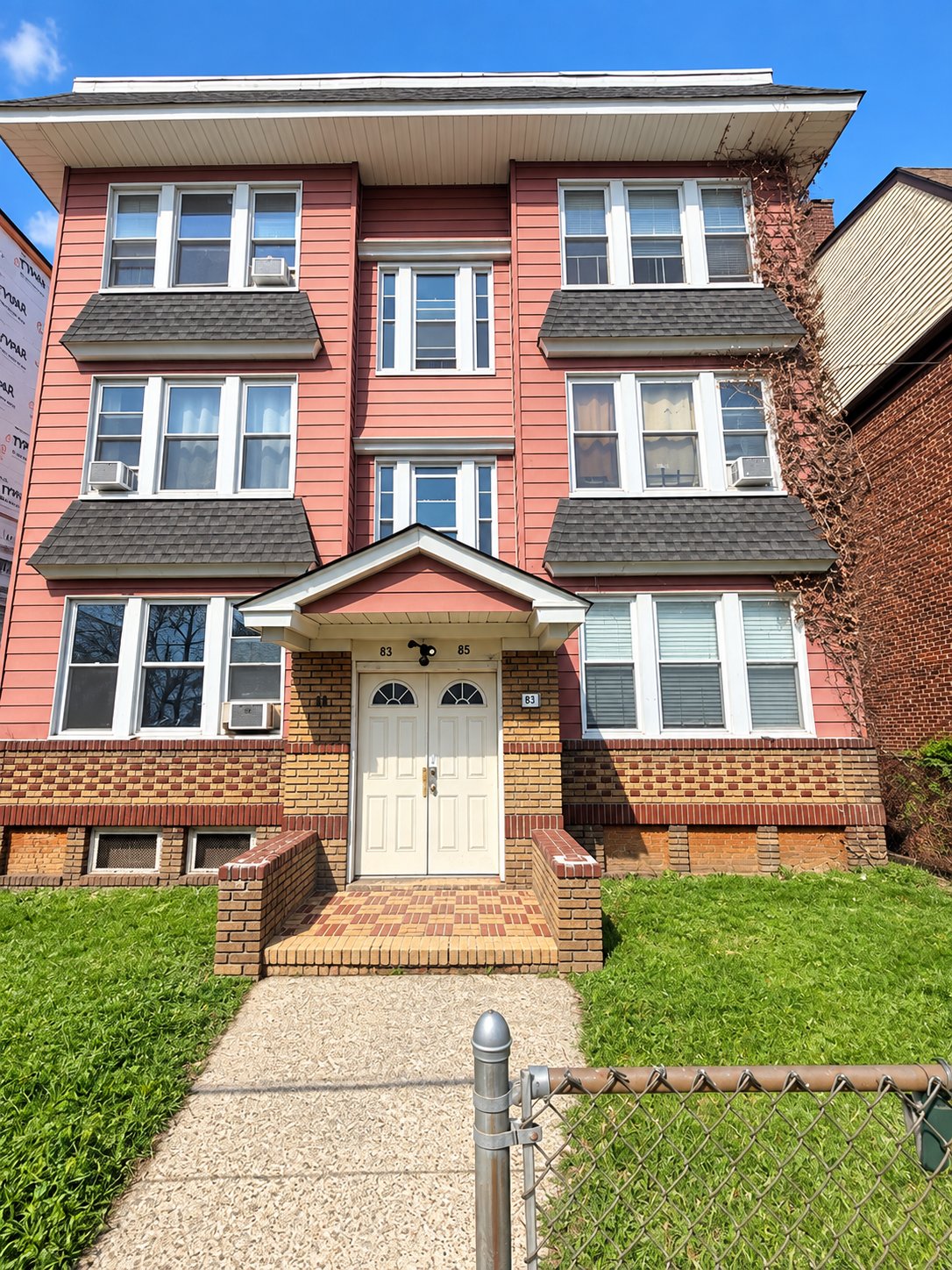 Irvington Apartment: 81 Montgomery Ave
