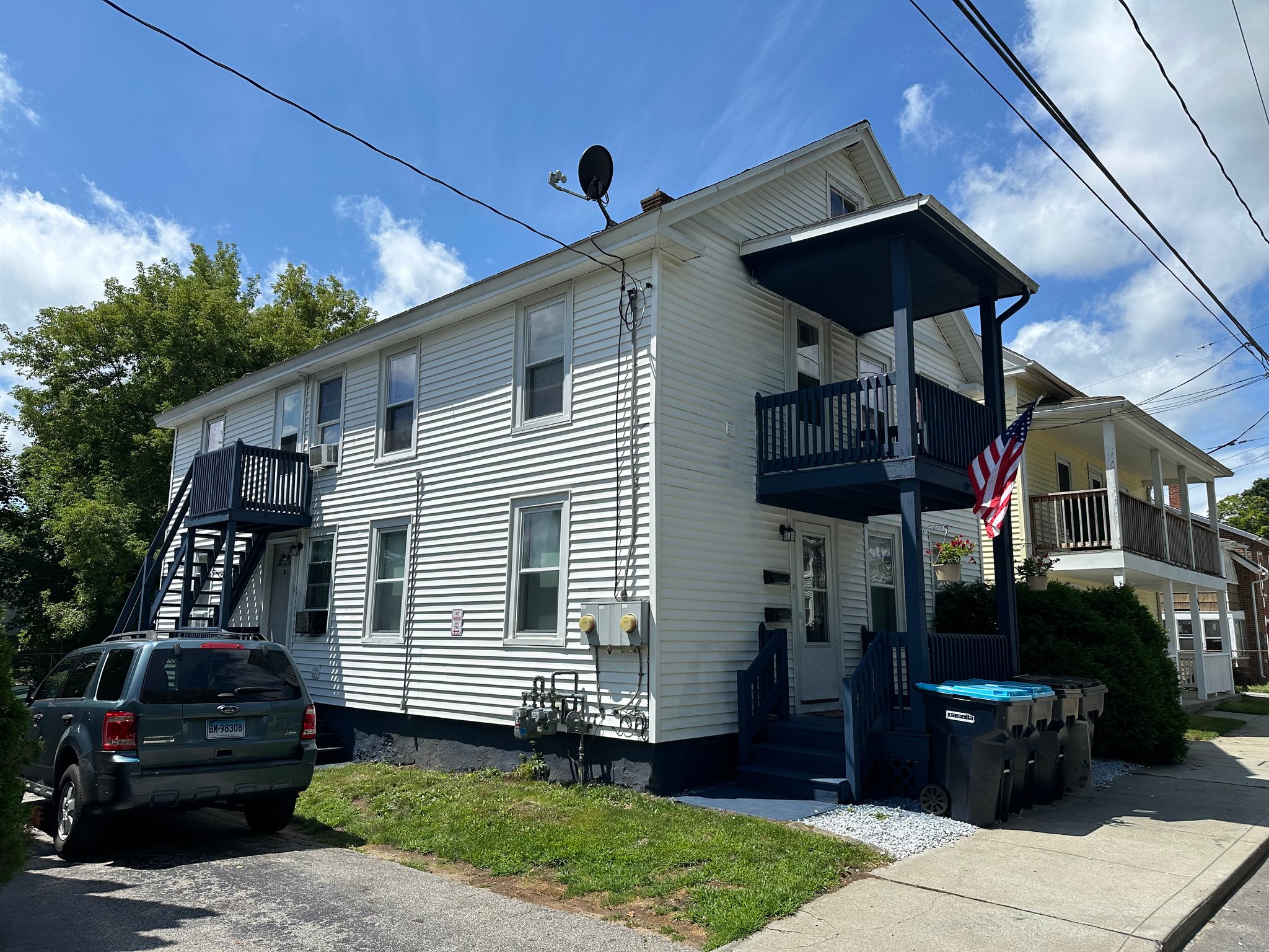 Putnam Apartment: 46 Smith St