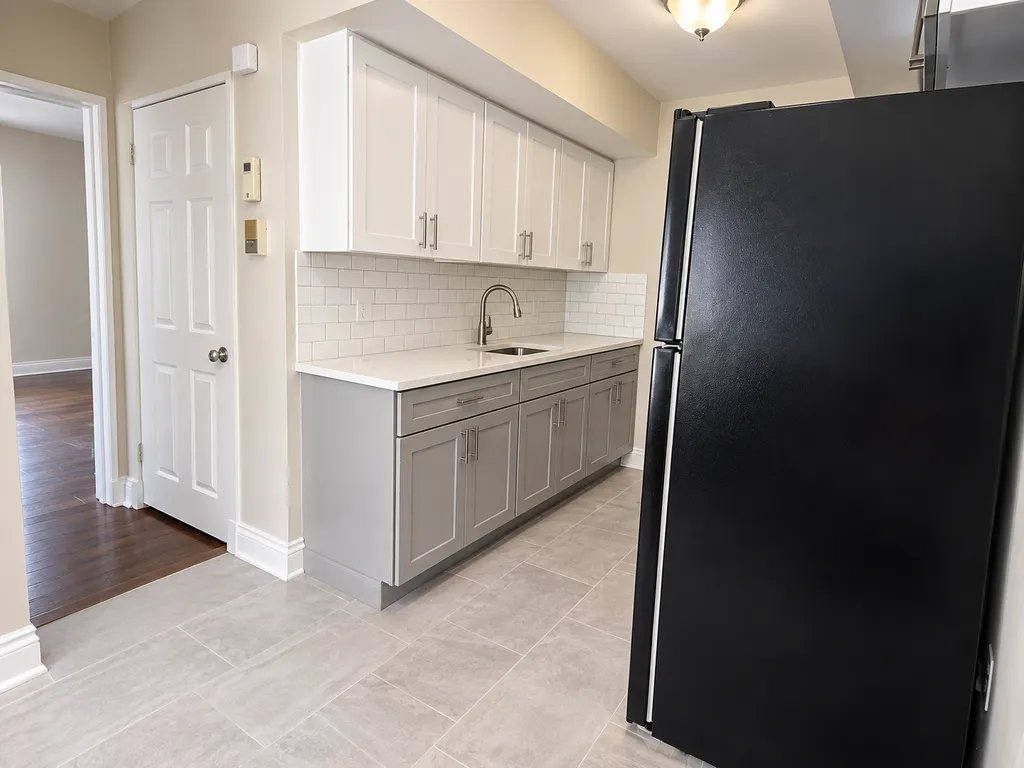 Newark Apartment: 328 Roseville Ave