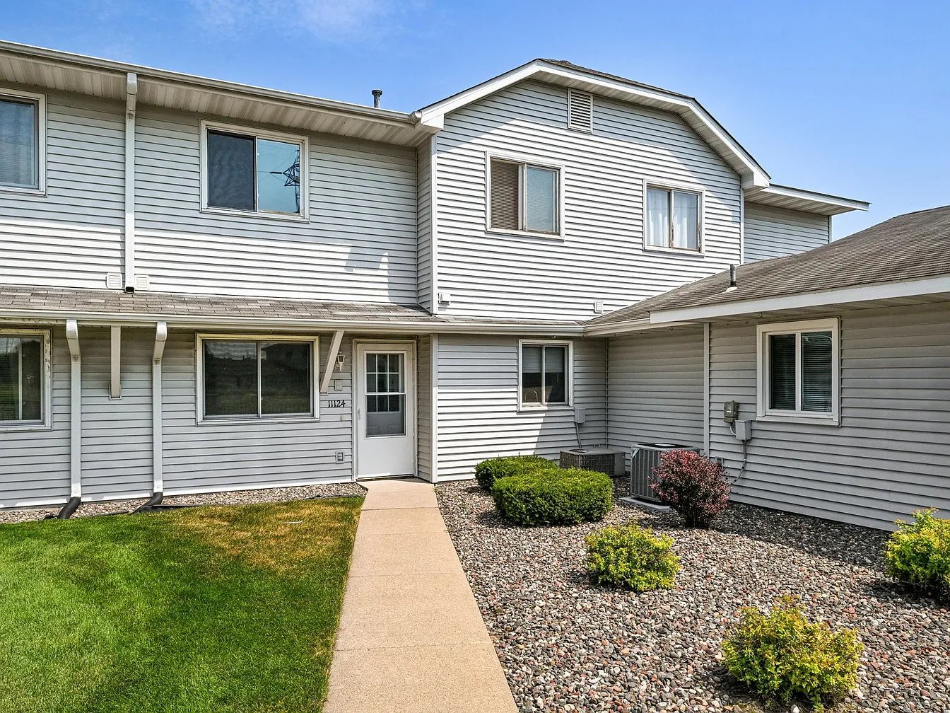 Coon Rapids Townhome: 11124 Drake St NW