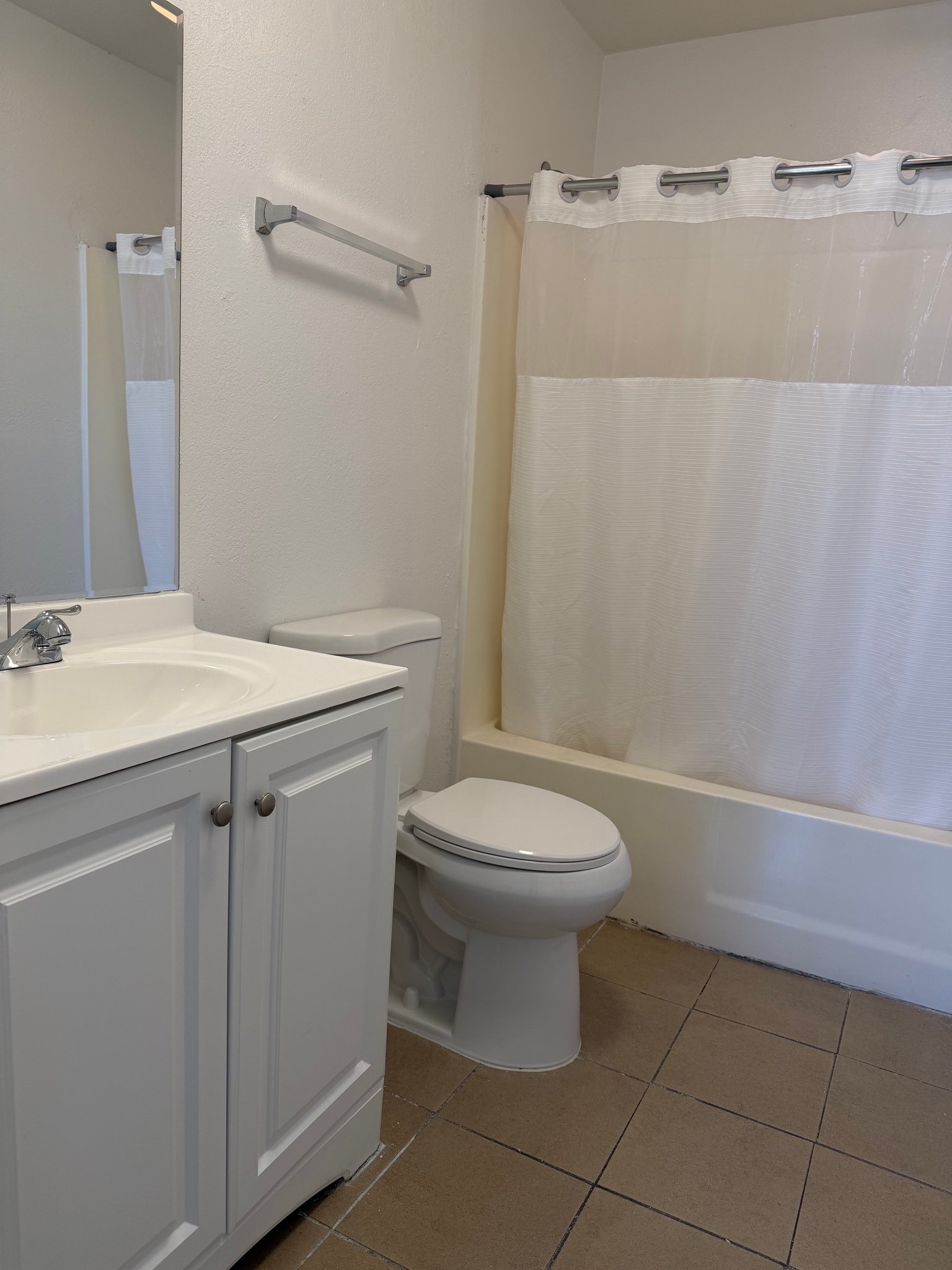 florence Apartment: 220 W. 9th St.