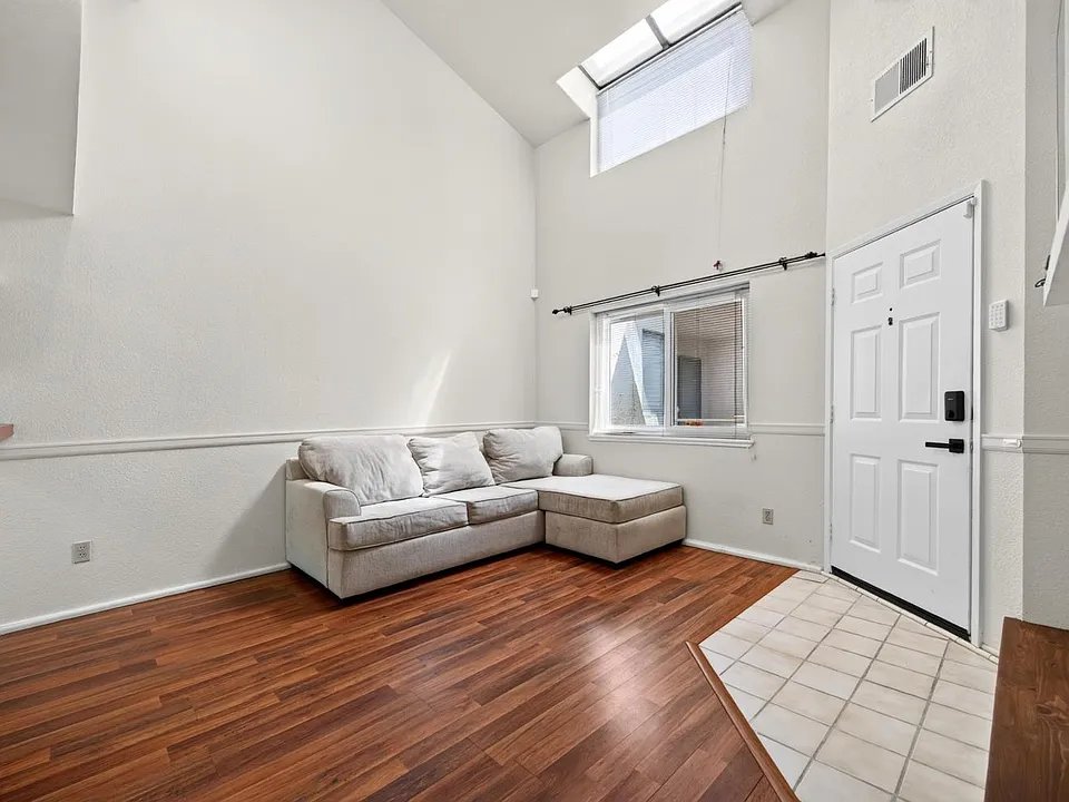 sacramento Apartment: 2581 Fulton Square Ln