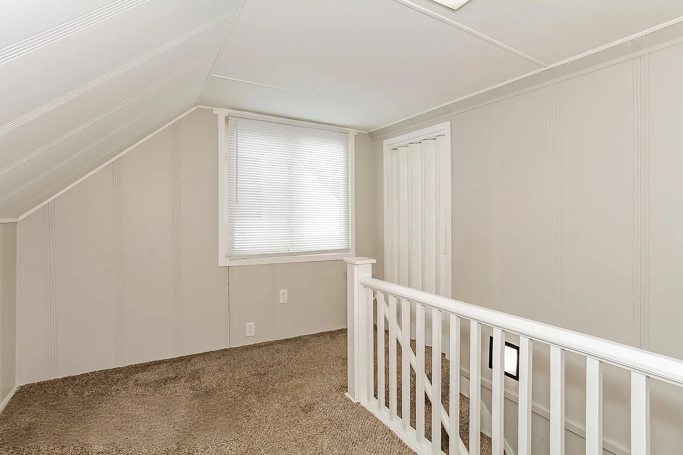 Bronx House: 916 Clarence Ave