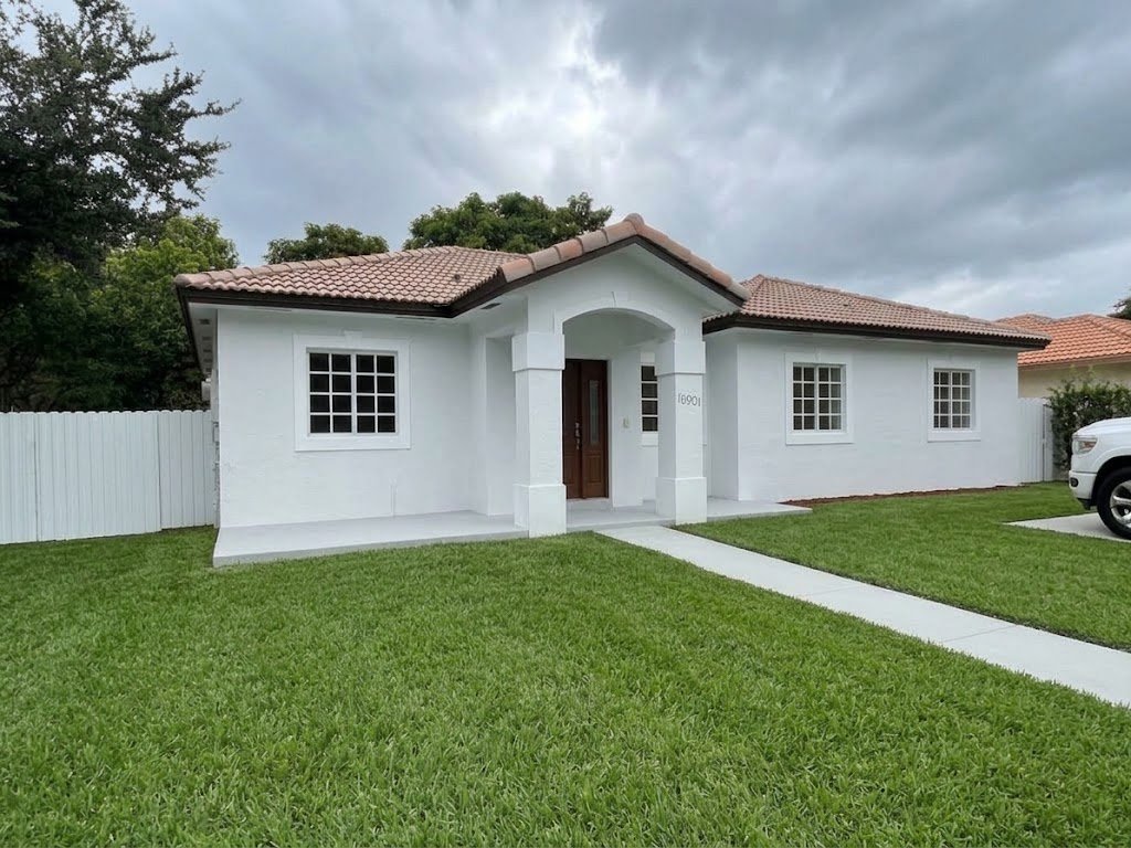 MIAMI LAKES House: 16307 NW 91 AVE