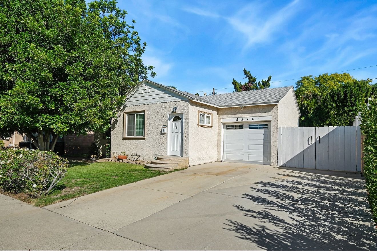 Encino House: 5874 Zelzah Ave