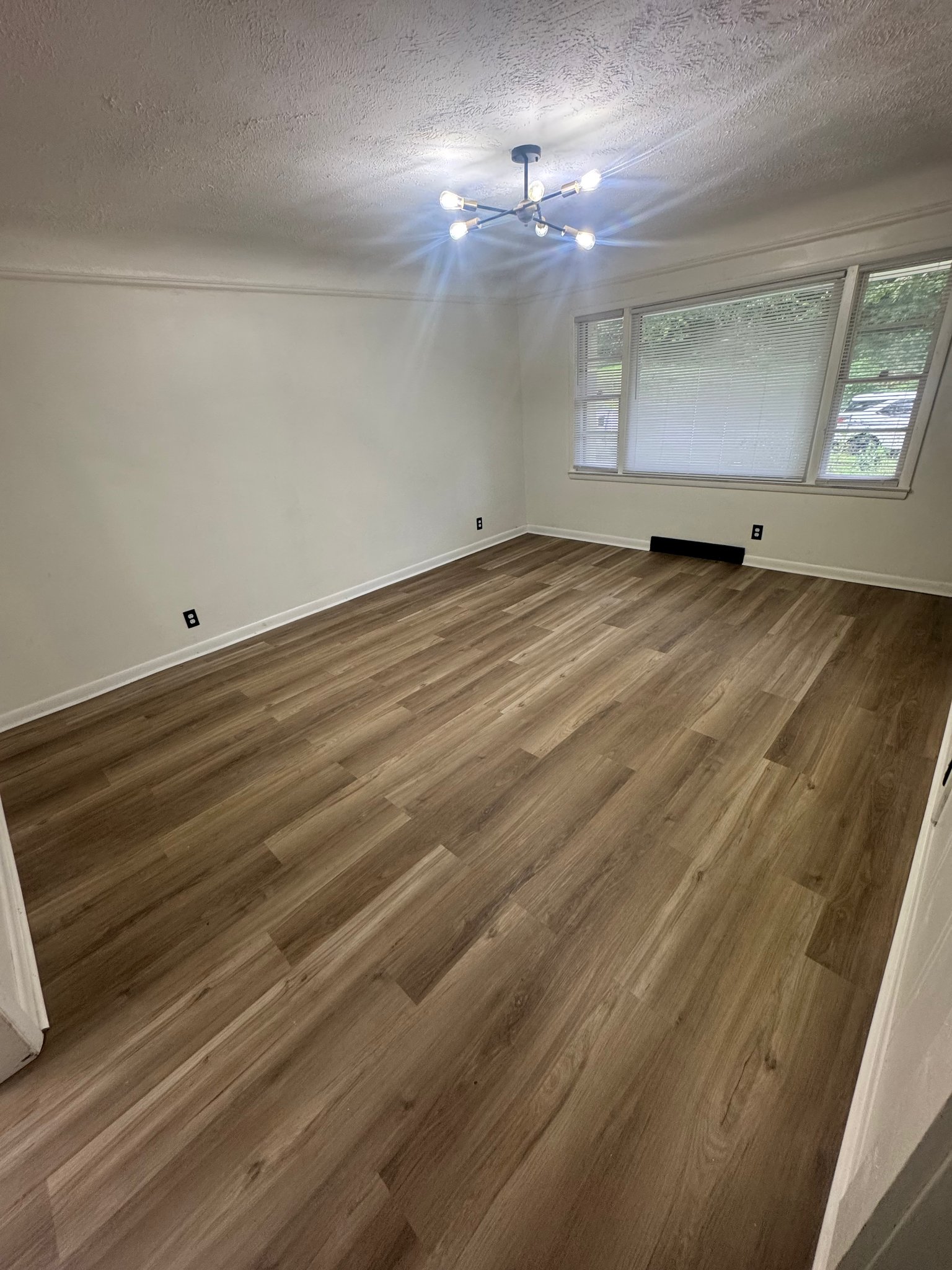 Omaha House: 6012 N 39th St