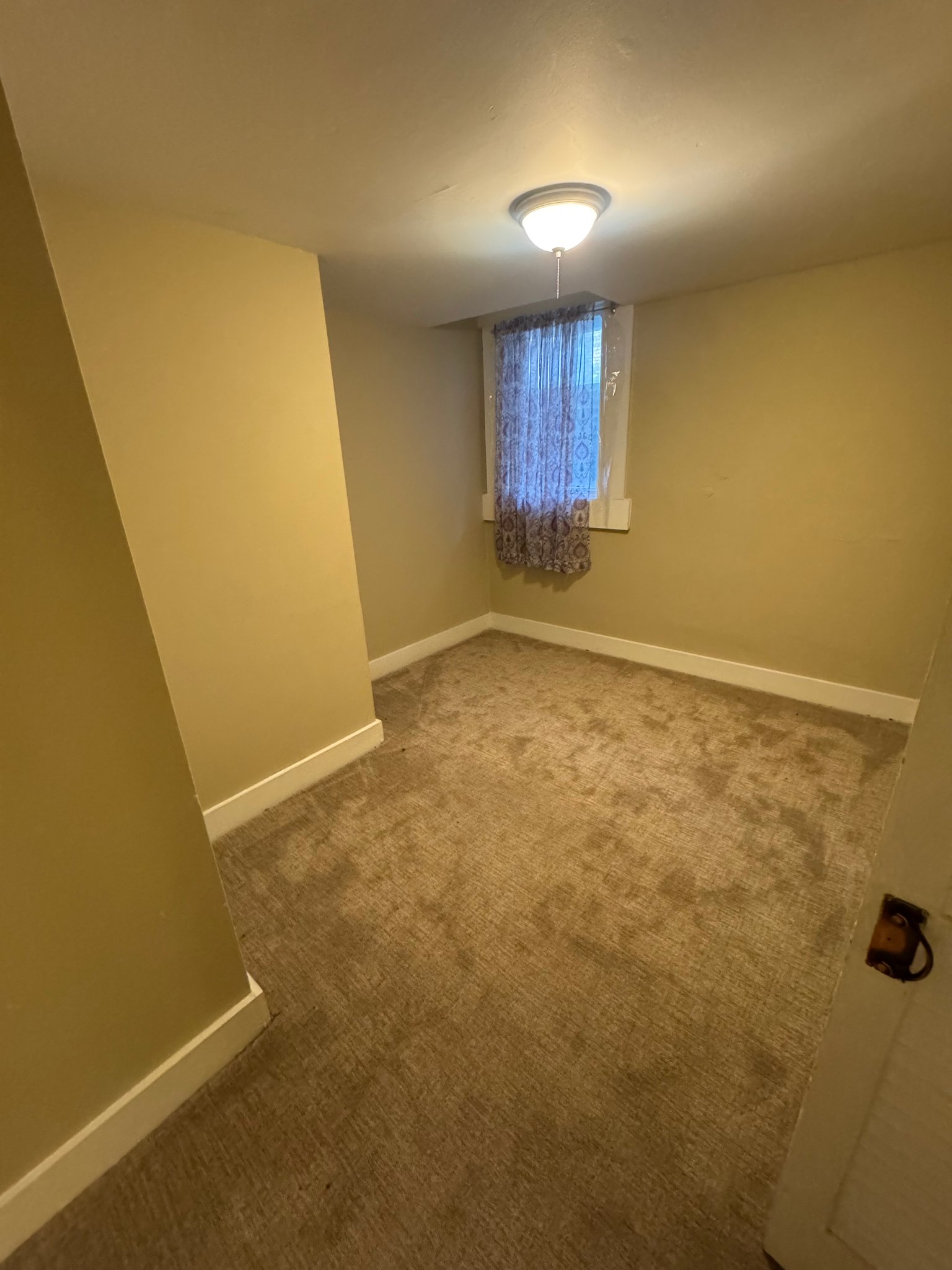 Omaha Apartment: 136 N 31st Ave