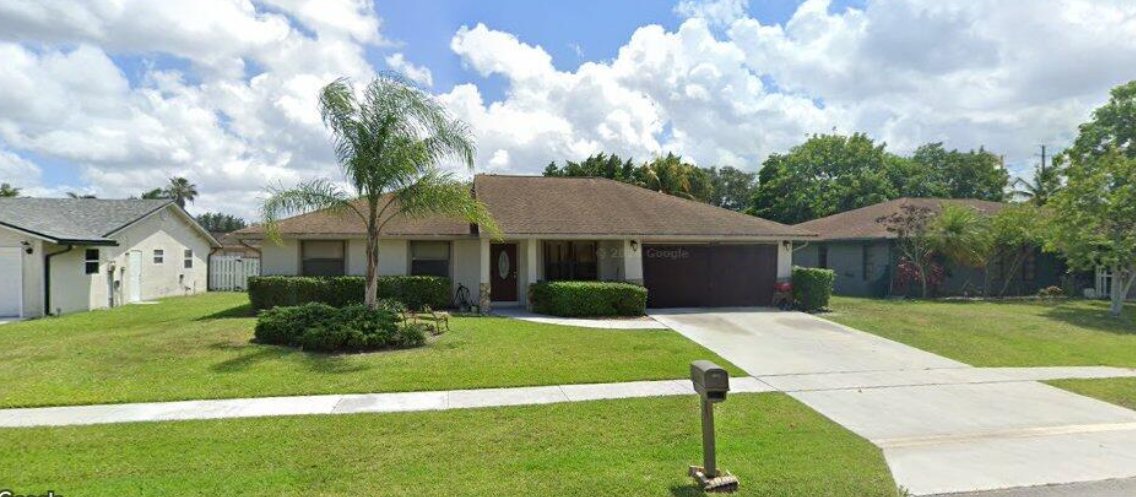 ROYAL PALM BEACH House: 240 bilbao st