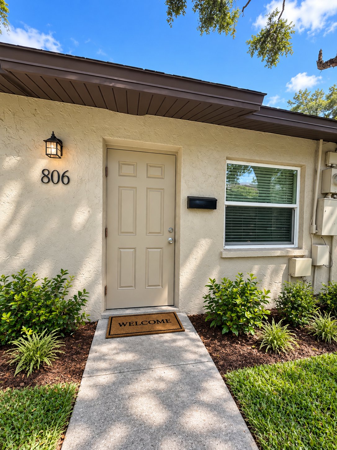Bradenton House: 806 12th Street East,