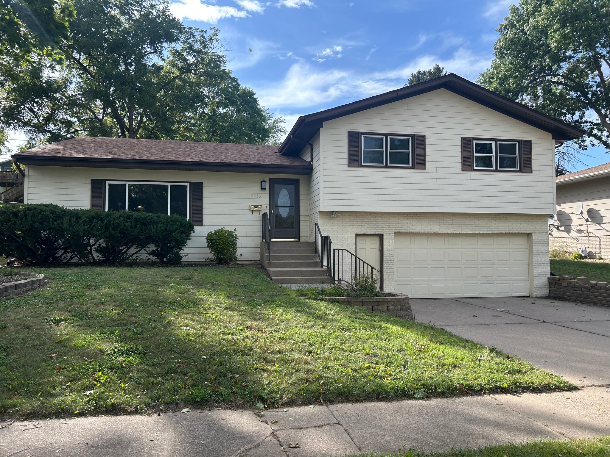 Sioux Falls House: 2013 S Hawthorne Ave