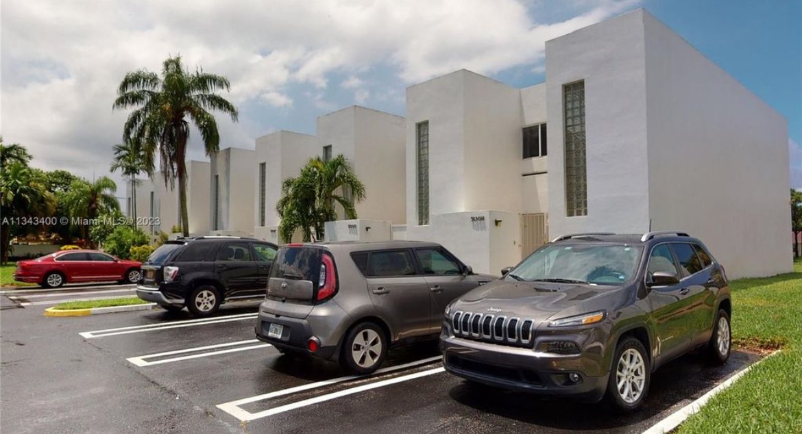 West Palm Beach Townhome: 5130 Elmhurst Rd