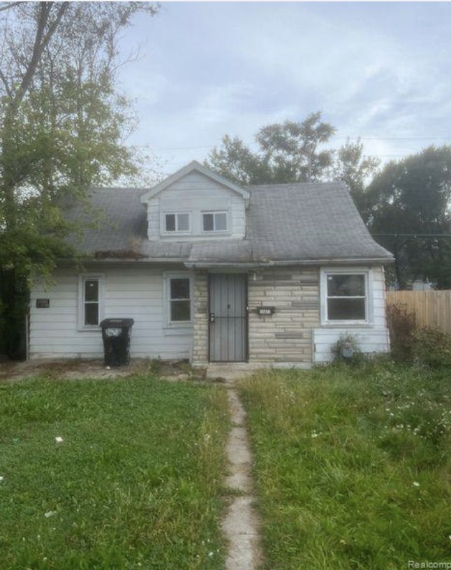 Detroit House: 15871 Fairmount Drive
