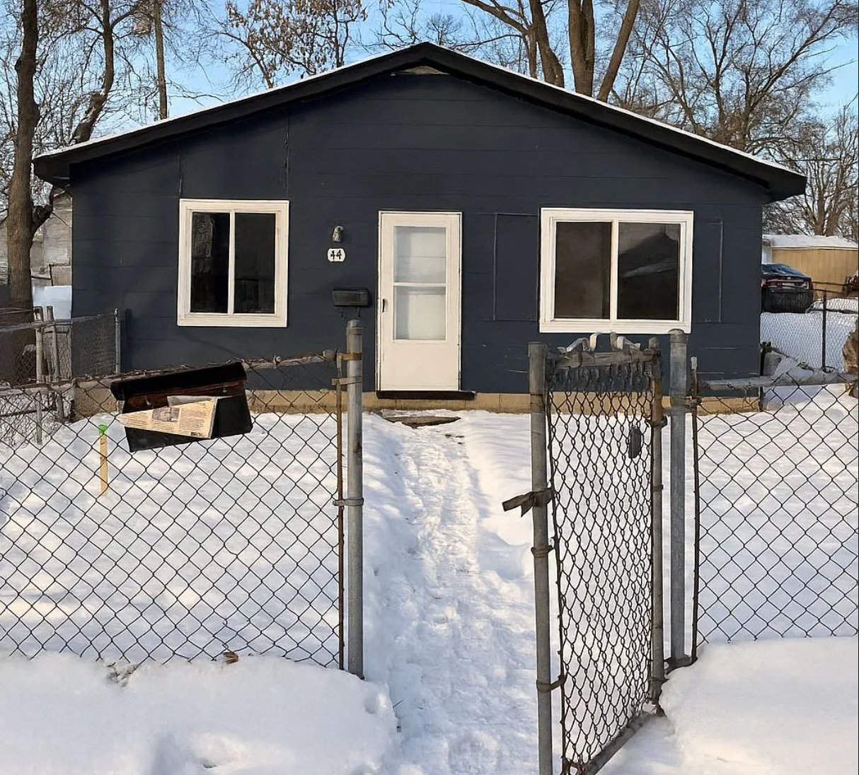 Pontiac House: 44 S Merrimac St