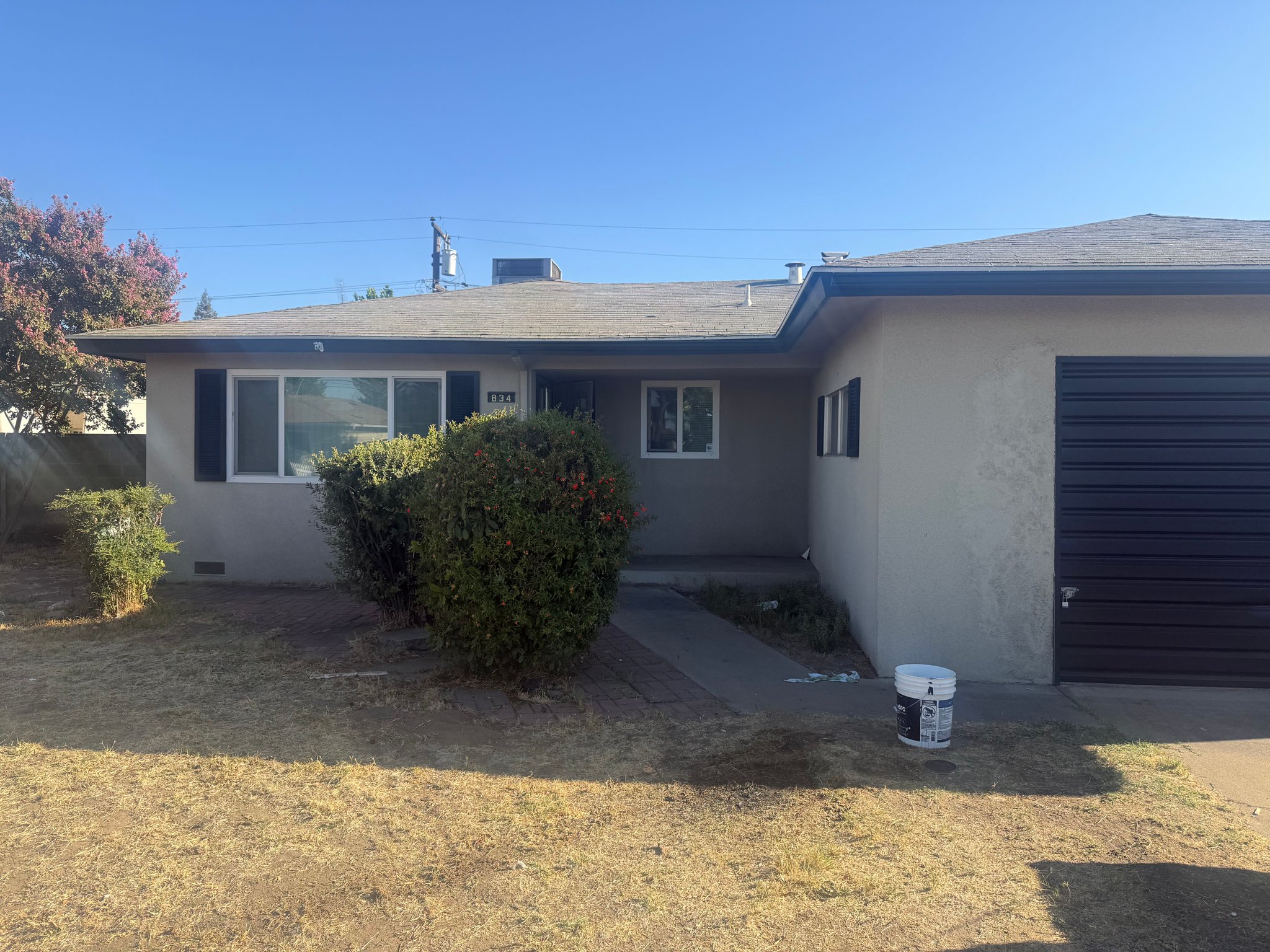 Clovis House: 834 W Rialto Ave