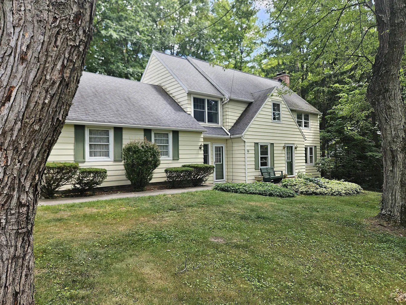 Orchard Park House: 50 Larned Ln
