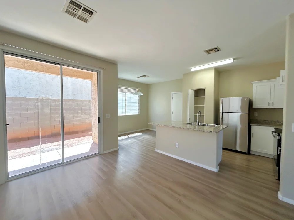 Phoenix House: 5222 W Fulton St