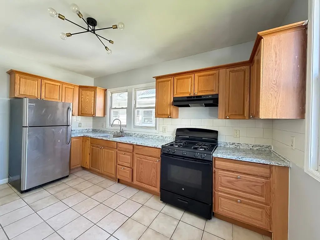 Hillside Apartment: 349 Yale Ave