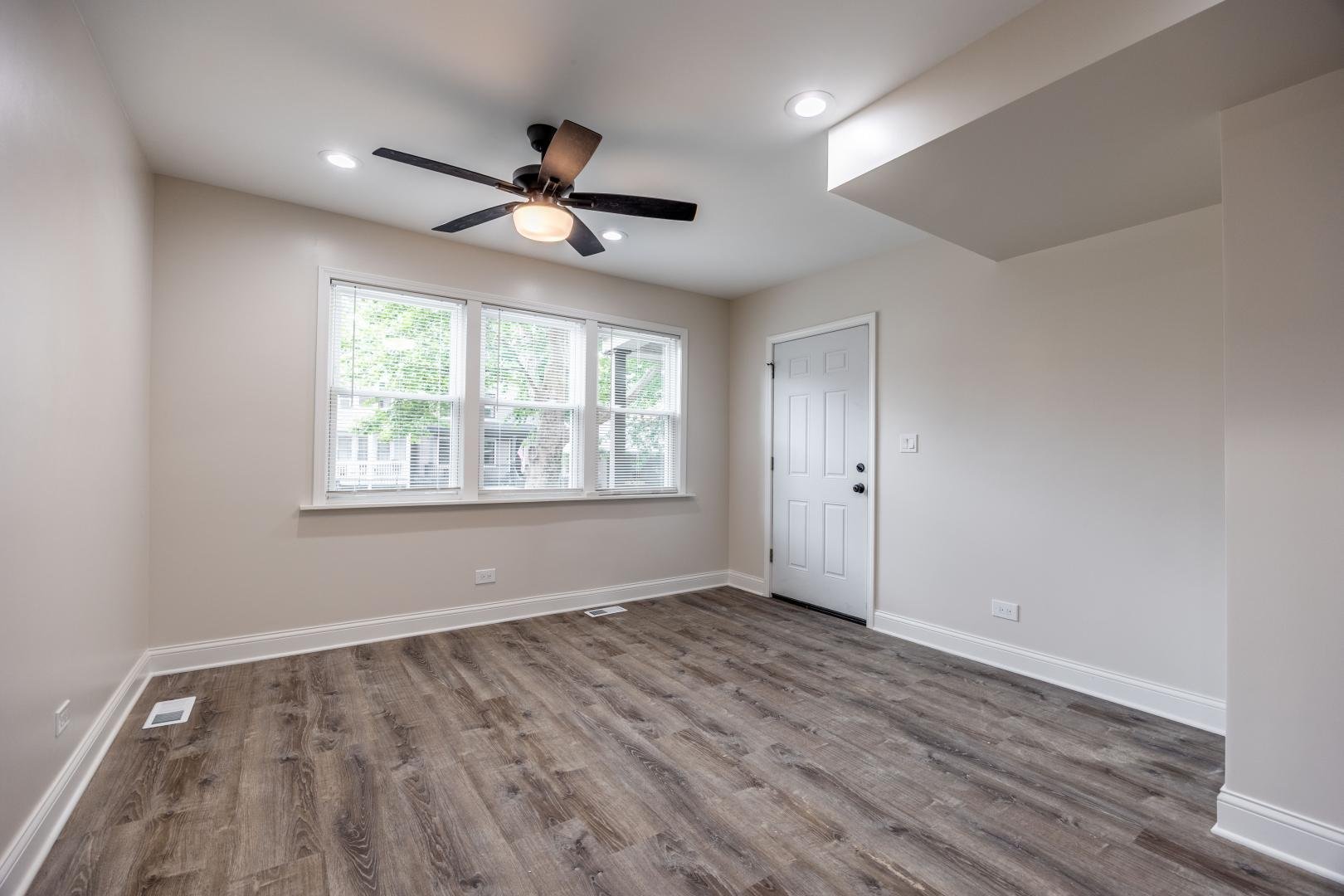 Chicago Condo: 2821 n Campbell