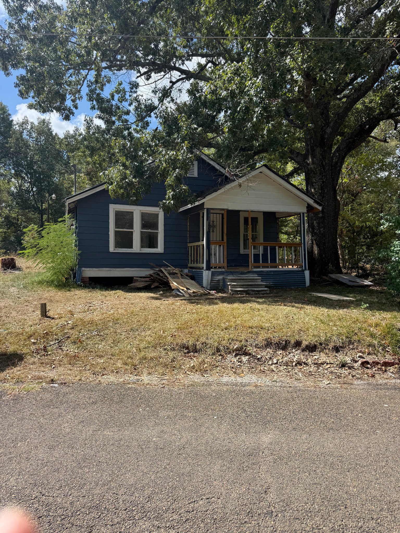 Longview House: 1604 Harris st