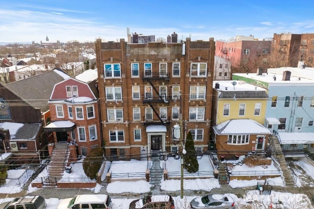 Jersey City Apartment: 201 Claremont Ave
