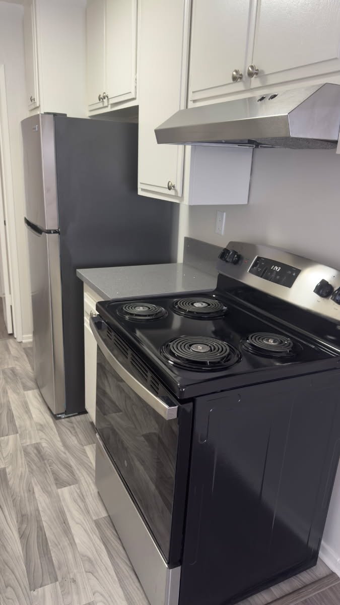 Valley Village Apartment: 11922 Kling St