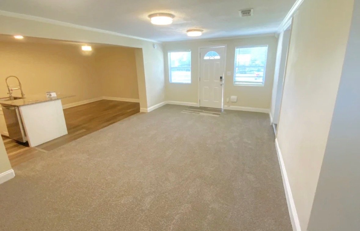 Jacksonville House: 4590 Colonial Ave