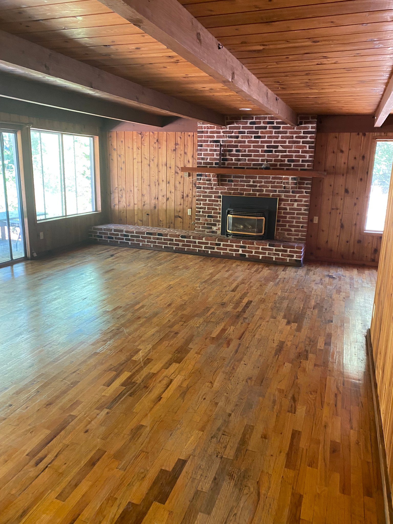 Lebanon House: 35227 E Lacomb Rd