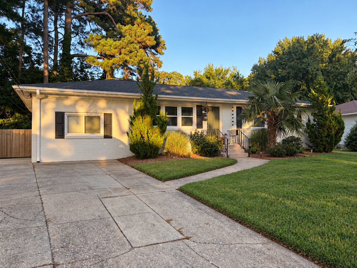 Virginia Beach House: 744 Brinson Arch