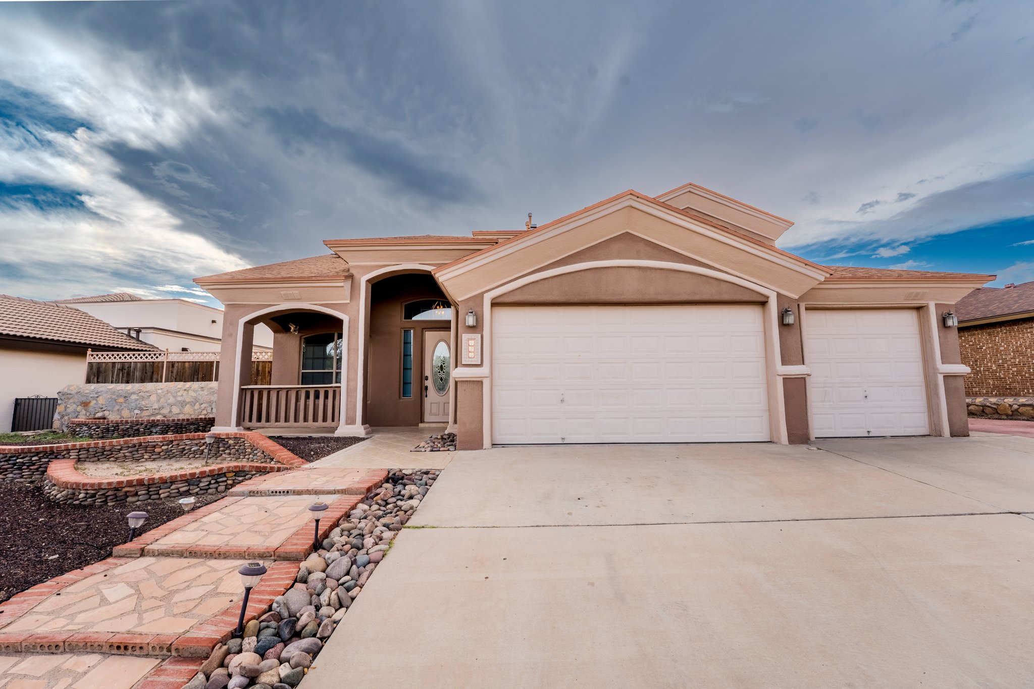 El Paso House: 425 Emerald Shore Ln