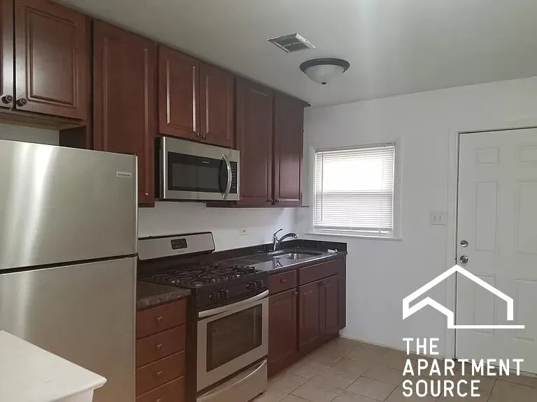Cicero Apartment: 3441 South Central Avenue #2 Cicero, IL 60804