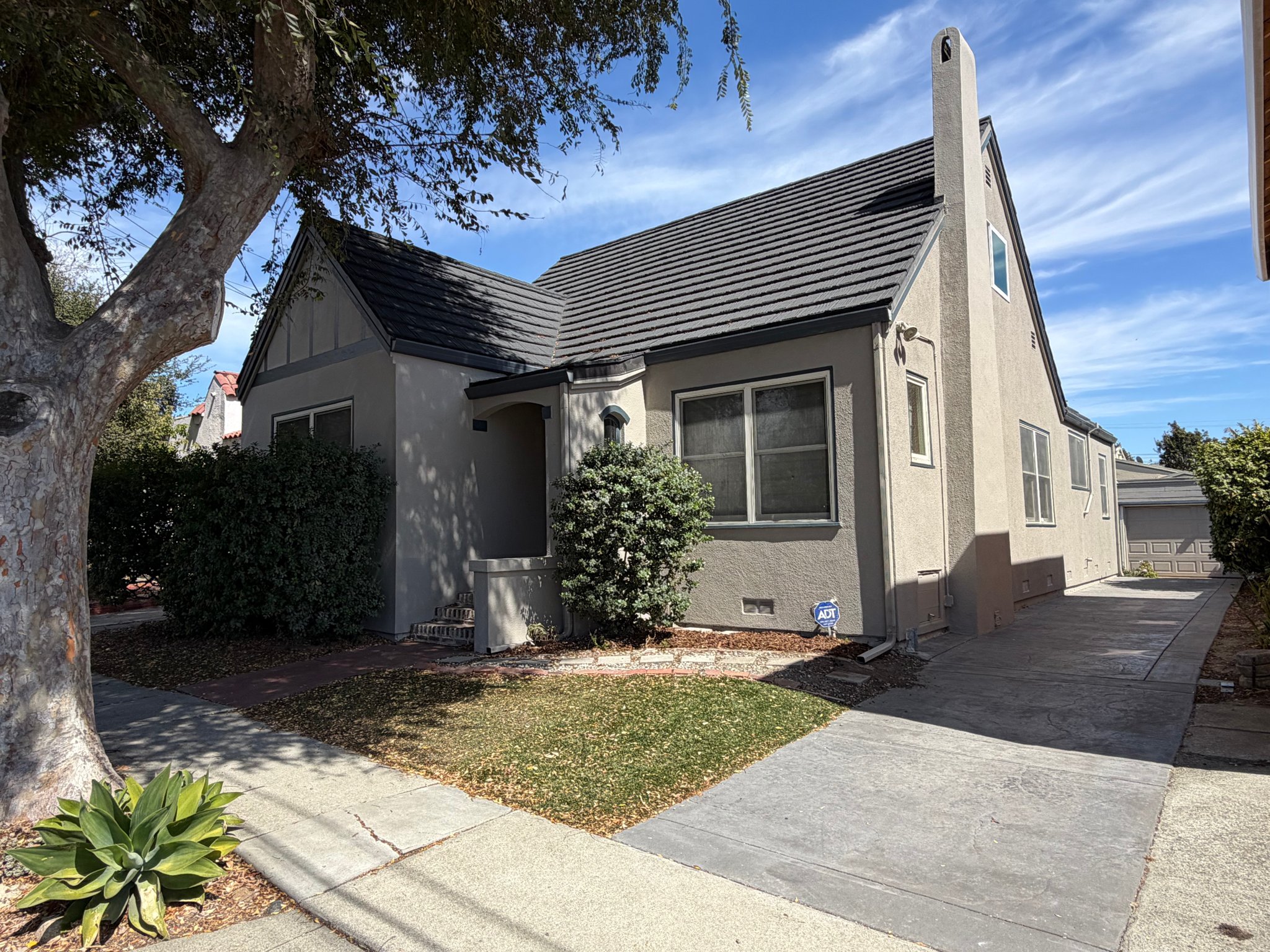 Richmond House: 918 34th St