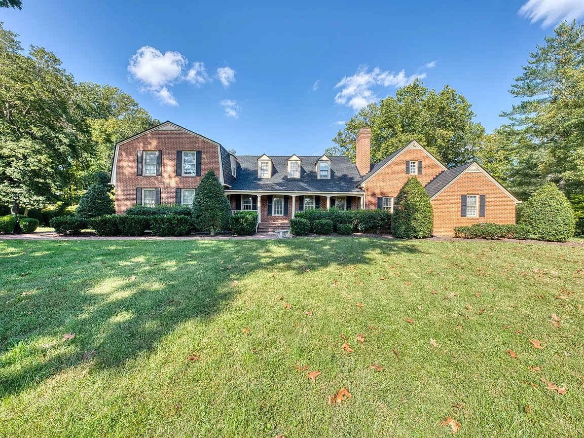 Chesterfield House: 9720 Burnett Dr