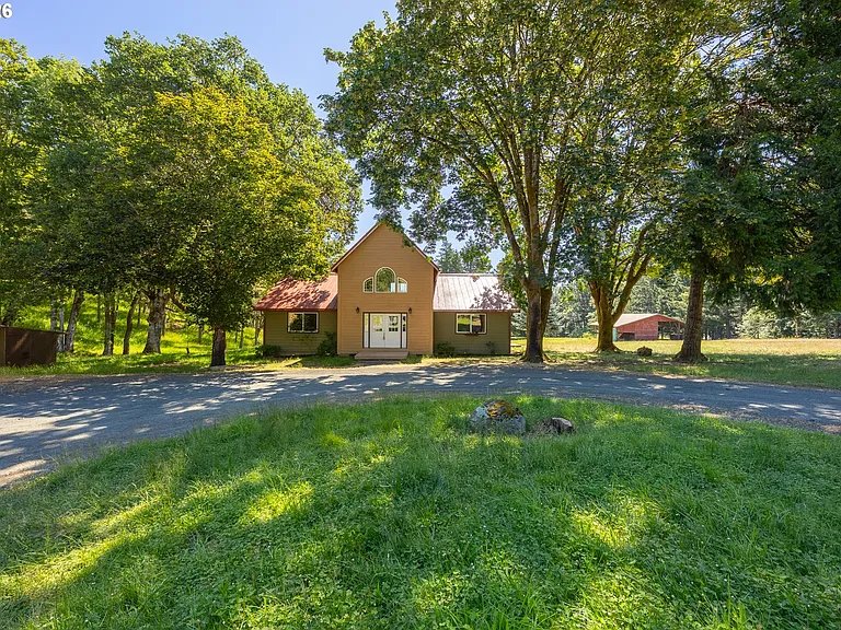 Oakland House: 401 DeCosta Lane