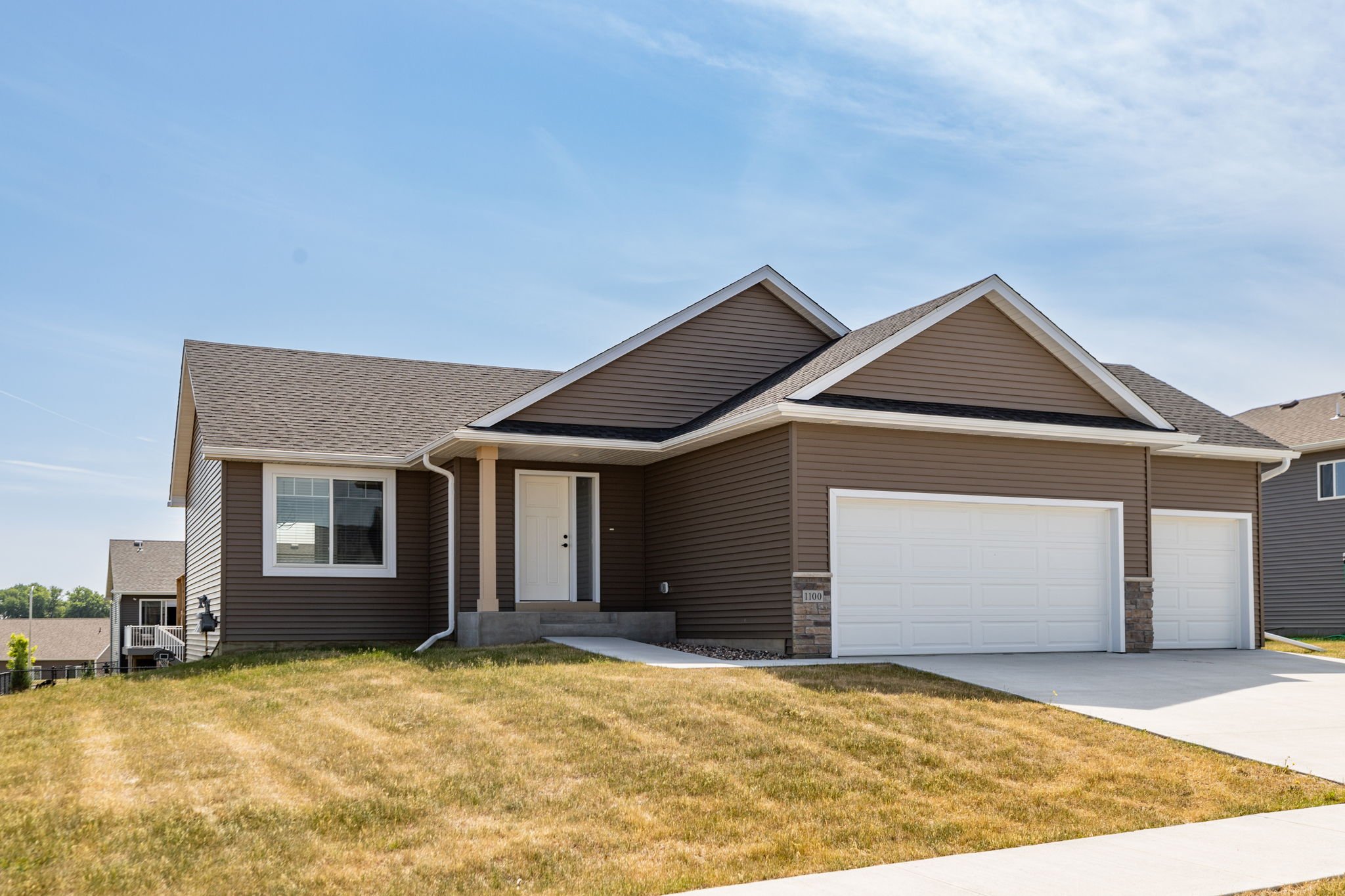 Stewartville House: 1106 Petersen Ct NW