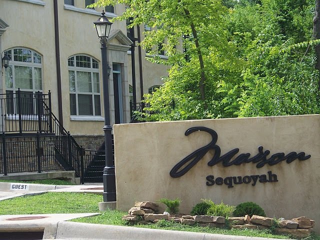 Fayetteville Townhome: 26 N Olive Ave
